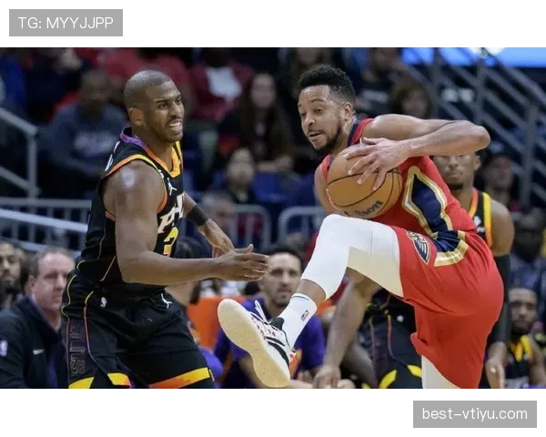 CJ·麦科勒姆无球跑动提升得分效率 拉开与布克关键表现差距